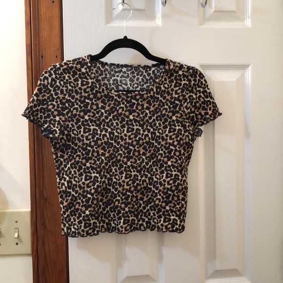 5/$25 Leopard top 🐆 - Picture 3 of 4